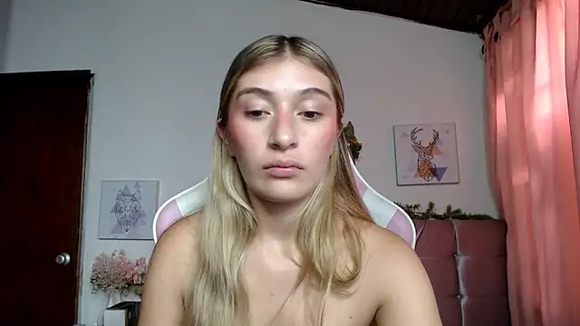 Snapshot of SophiaaLee chatting on 03.08.26 SophiaaLee online show from 03.08.26
