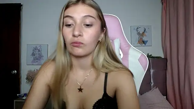 Snapshot of SophiaaLee chatting on 03.10.26 SophiaaLee online show from 03.10.26