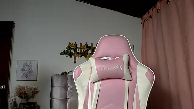 Snapshot of SophiaaLee chatting on 04.15.26 SophiaaLee online show from 04.15.26