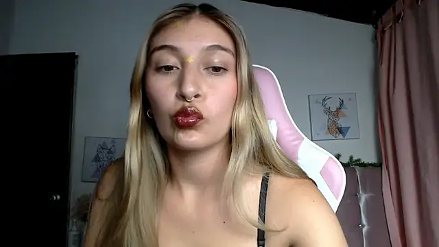 Snapshot of SophiaaLee chatting on 04.24.26 SophiaaLee online show from 04.24.26