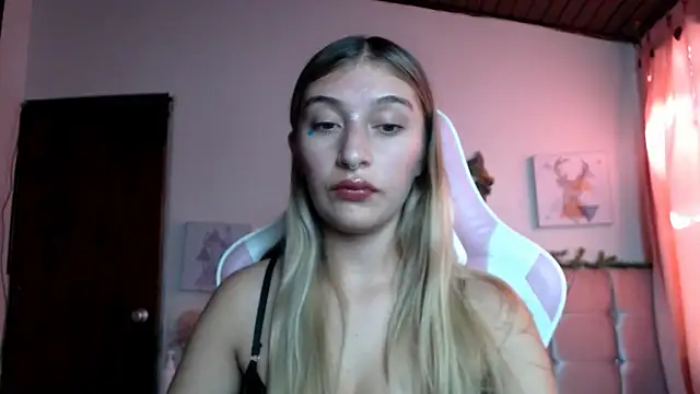 Snapshot of SophiaaLee chatting on 04.24.26 SophiaaLee online show from 04.24.26
