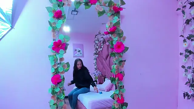 Snapshot of Nanis_James chatting on 04.24.26 Nanis James online show from 04.24.26