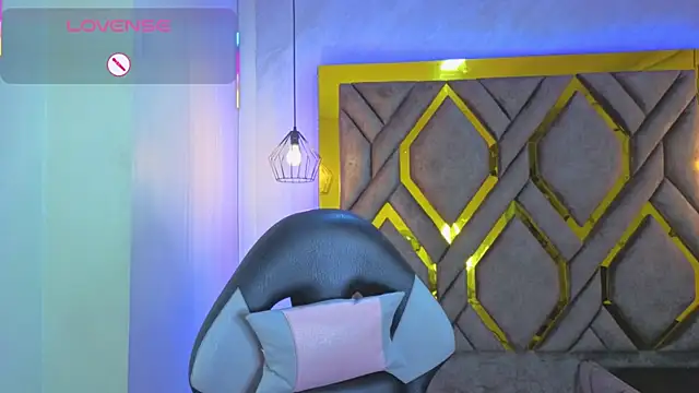 Snapshot of Dom_venena chatting on 12.13.25 Dom venena online show from 12.13.25