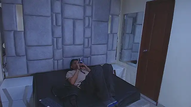 Snapshot of Dom_venena chatting on 12.21.25 Dom venena online show from 12.21.25