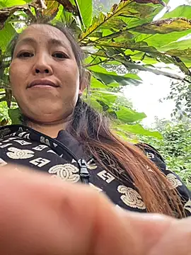 Huong-Ly online show from 10.28.25