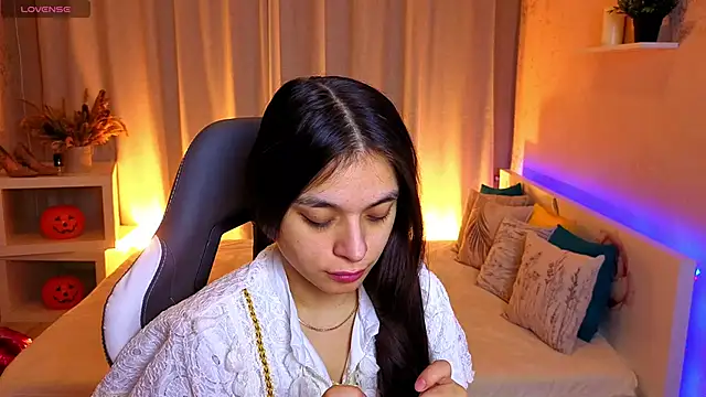 Leila Hefner online show from 11.27.25