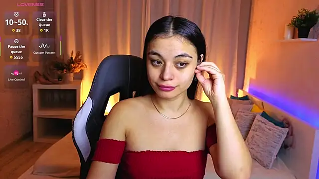 Leila Hefner online show from 12.02.25