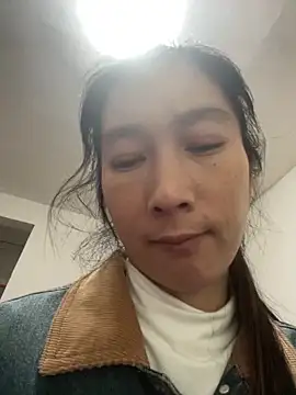 Snapshot of crhong666 chatting on 11.14.25 crhong666 online show from 11.14.25