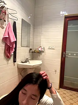 Snapshot of crhong666 chatting on 11.18.25 crhong666 online show from 11.18.25