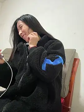 Snapshot of crhong666 chatting on 12.04.25 crhong666 online show from 12.04.25