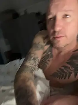 Snapshot of LesAmantsAE2 chatting on 01.17.26 LesAmantsAE2 online show from 01.17.26