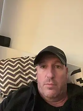 Snapshot of LesAmantsAE2 chatting on 02.28.26 LesAmantsAE2 online show from 02.28.26