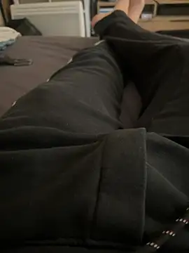 Snapshot of LesAmantsAE2 chatting on 03.04.26 LesAmantsAE2 online show from 03.04.26