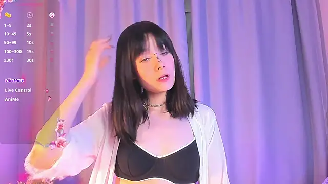 Snapshot of Honeey_Beee chatting on 09.17.25 Honeey Beee online show from 09.17.25