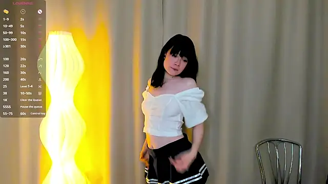 Snapshot of Honeey_Beee chatting on 09.19.25 Honeey Beee online show from 09.19.25