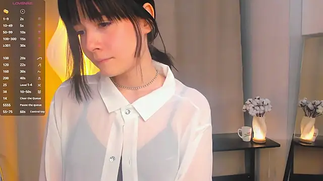 Snapshot of Honeey_Beee chatting on 09.21.25 Honeey Beee online show from 09.21.25