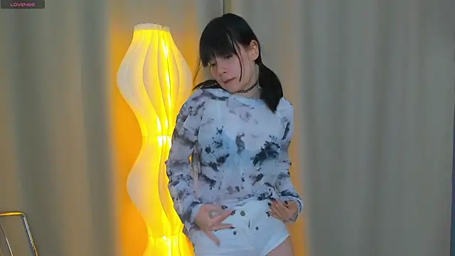 Snapshot of Honeey_Beee chatting on 09.23.25 Honeey Beee online show from 09.23.25