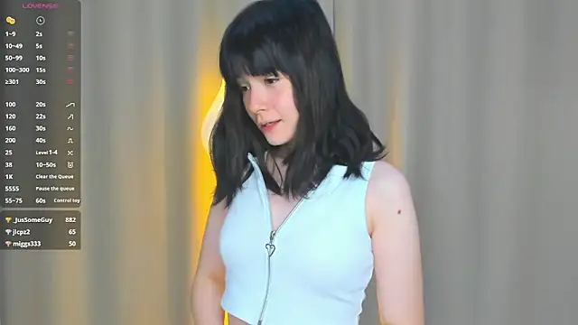 Snapshot of Honeey_Beee chatting on 09.24.25 Honeey Beee online show from 09.24.25