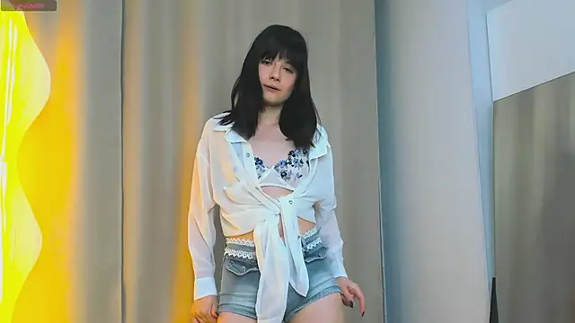 Snapshot of Honeey_Beee chatting on 09.25.25 Honeey Beee online show from 09.25.25