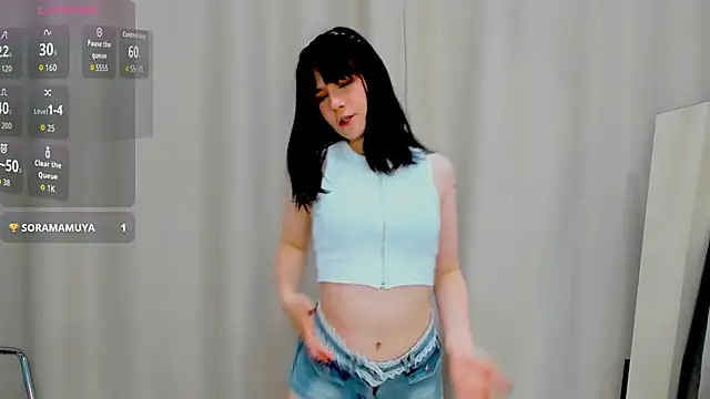 Snapshot of Honeey_Beee chatting on 09.30.25 Honeey Beee online show from 09.30.25