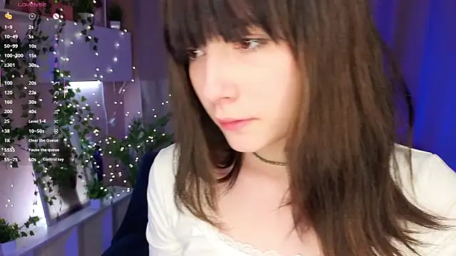 Snapshot of Honeey_Beee chatting on 11.07.25 Honeey Beee online show from 11.07.25