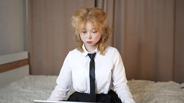 Stella Vanila online show from 10.04.25