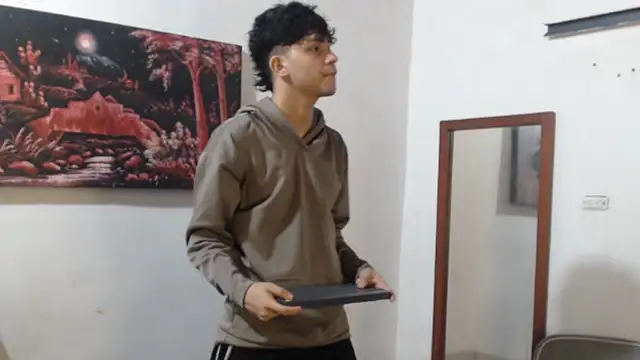 Snapshot of alice_julls chatting on 10.24.25 alice julls online show from 10.24.25