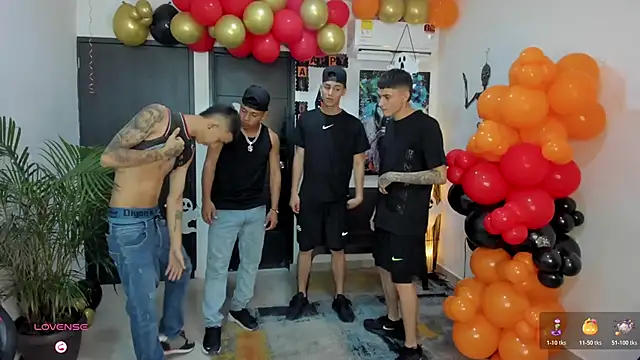 Snapshot of Playhardsex_ chatting on 10.21.25 Playhardsex online show from 10.21.25