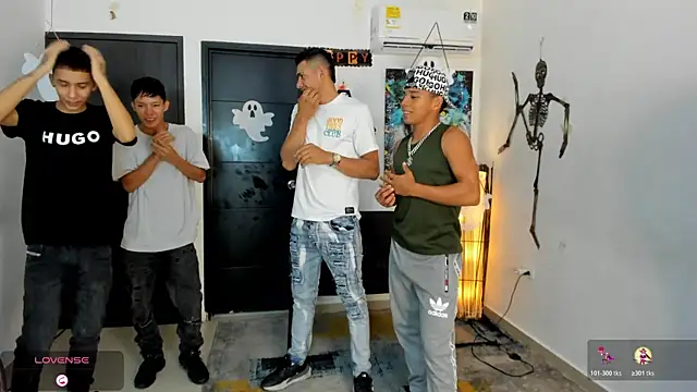 Snapshot of Playhardsex_ chatting on 10.28.25 Playhardsex online show from 10.28.25