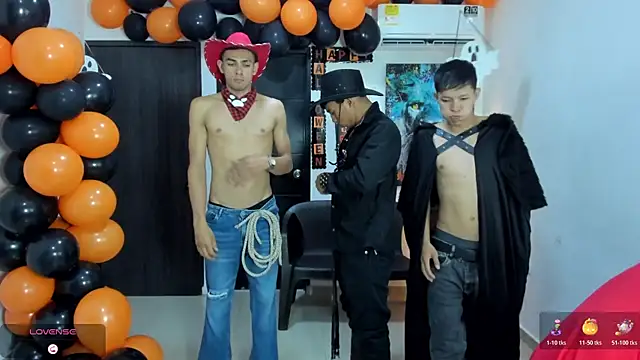 Snapshot of Playhardsex_ chatting on 10.29.25 Playhardsex online show from 10.29.25