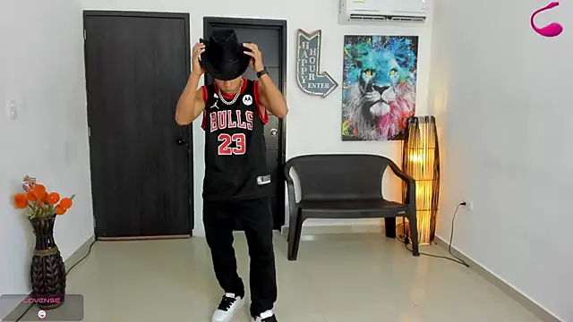 Snapshot of Playhardsex_ chatting on 11.14.25 Playhardsex online show from 11.14.25