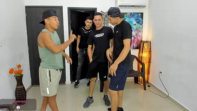 Snapshot of Playhardsex_ chatting on 11.24.25 Playhardsex online show from 11.24.25