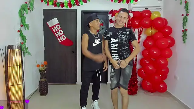 Snapshot of Playhardsex_ chatting on 11.30.25 Playhardsex online show from 11.30.25