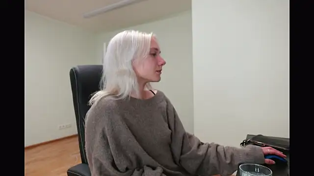 Laura Chaplin online show from 10.22.25