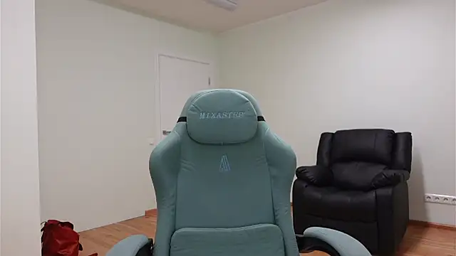 Laura Chaplin online show from 10.25.25