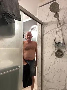 Snapshot of RightSized62 chatting on 11.28.25 RightSized62 online show from 11.28.25