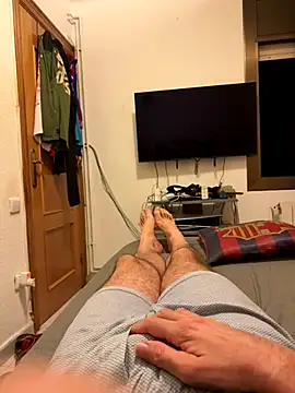 Snapshot of gigolobcn chatting on 09.12.25 gigolobcn online show from 09.12.25