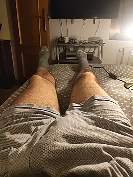 Snapshot of gigolobcn chatting on 10.11.25 gigolobcn online show from 10.11.25