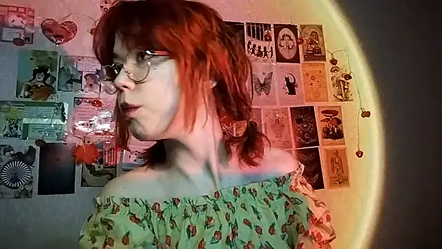 Snapshot of Ieadership chatting on 11.24.25 Ieadership online show from 11.24.25