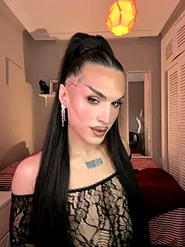 Snapshot of lacattiva chatting on 12.01.25 lacattiva online show from 12.01.25