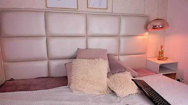 Natt Clark online show from 10.04.25