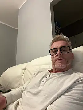 Axl hot online show from 03.18.26