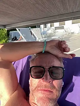 Axl hot online show from 04.09.26