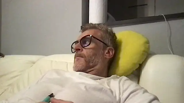 Axl hot online show from 04.14.26