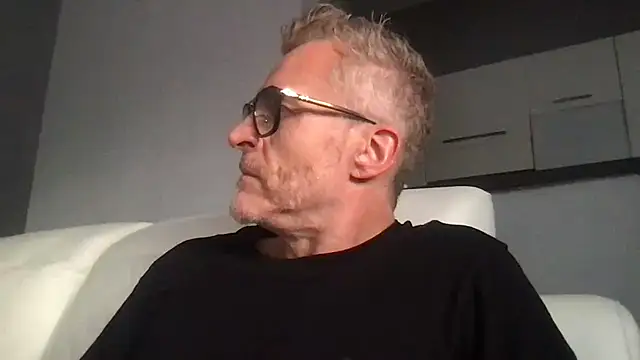 Snapshot of Axl_hot chatting on 05.07.26 Axl hot online show from 05.07.26