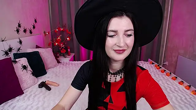 EvelinCuper online show from 10.31.25