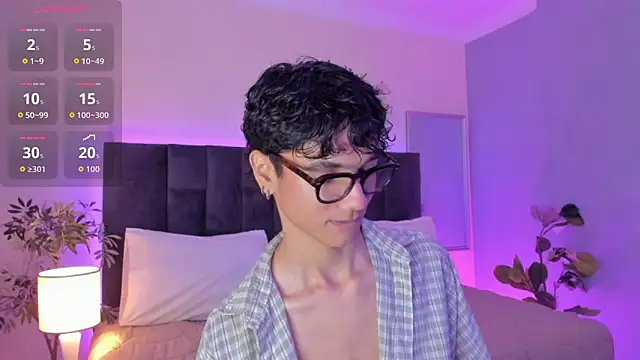 Phillicious   online show from 12.01.25