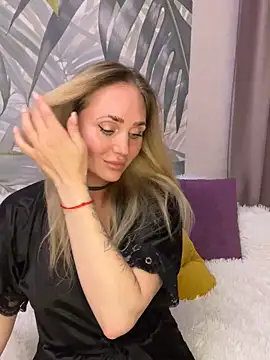 Affectionate lady online show from 10.04.25