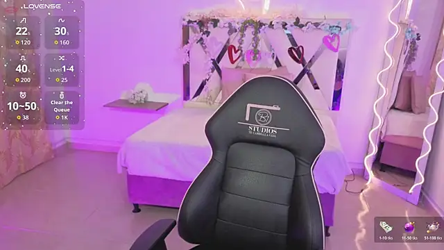 Snapshot of ZURY_TAY chatting on 10.24.25 ZURY TAY online show from 10.24.25