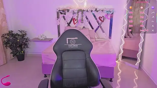 Snapshot of ZURY_TAY chatting on 11.19.25 ZURY TAY online show from 11.19.25